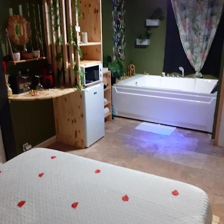 La Chambre Des Songes Saze  Extérieur photo